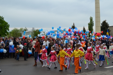 Погода в богучаре на 14 воронежская. Богучар школа 2. Школа в Богучаре. День города Богучар 2022 года. Богучар Воронежская область Школьная линейка.