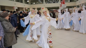 Богучарцы привезли на ярмарку в Воронеж мед и песни