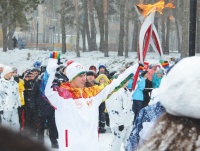 Богучарец Евгений Трофимов пронес Олимпийский факел по парку «Алые паруса» в Воронеже