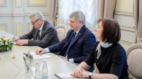 Губернатор Воронежской области Александр Гусев подписал договор о партнерстве с фондом «Старость в радость».