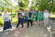 шествие участников фестиваля песни России в парке